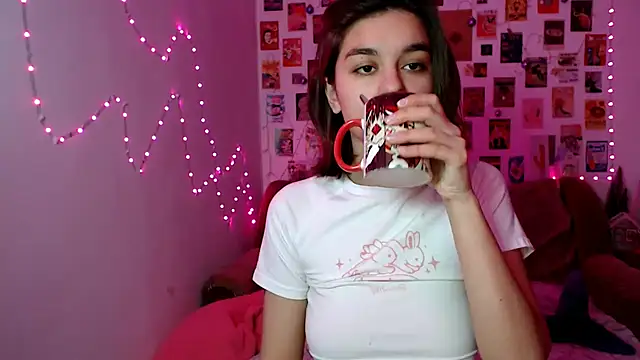 Snapshot of Celine_Dionn chatting on December 14, 1:16 pm Celine Dionn online show from December 14, 1:16 pm