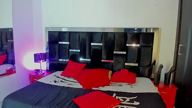 Snapshot of Loremhotsex chatting on September 24, 8:01 pm Loremhotsex online show from September 24, 8:01 pm