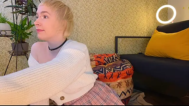 EmmyAmbros online show from February 9, 9:47 am