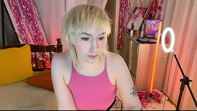 EmmyAmbros online show from February 7, 9:07 pm