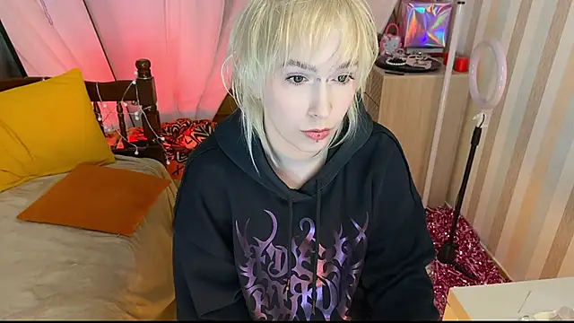 EmmyAmbros online show from March 22, 7:28 pm