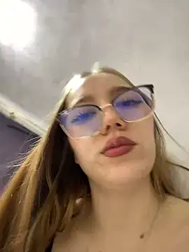 melody-dy online show from February 18, 9:09 pm