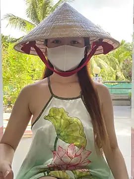 BabyThree  online show from November 18, 7:24 am