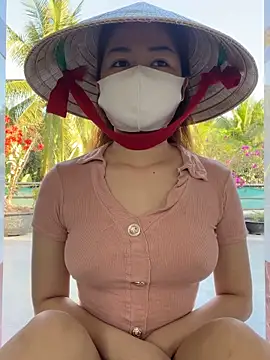 Snapshot of BabyThree_ chatting on February 3, 9:14 am BabyThree online show from February 3, 9:14 am