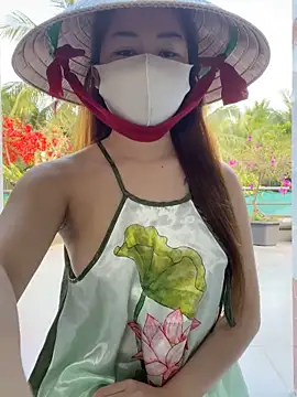 Snapshot of BabyThree_ chatting on February 9, 9:46 am BabyThree online show from February 9, 9:46 am