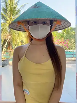 BabyThree  online show from March 4, 9:04 am