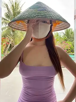 BabyThree  online show from April 3, 7:50 am