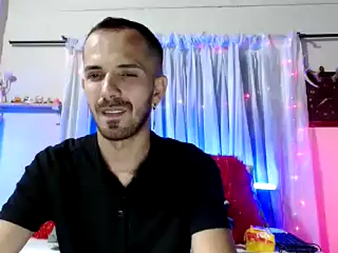 Tomas Tylor online show from December 5, 1:14 am