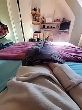 Snapshot of Vijeniv13 chatting on March 4, 12:44 pm Vijeniv13 online show from March 4, 12:44 pm