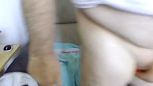 Snapshot of gillou1234 chatting on March 18, 9:52 am gillou1234 online show from March 18, 9:52 am