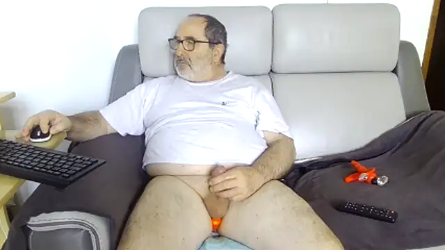 gillou1234 online show from April 3, 7:39 am