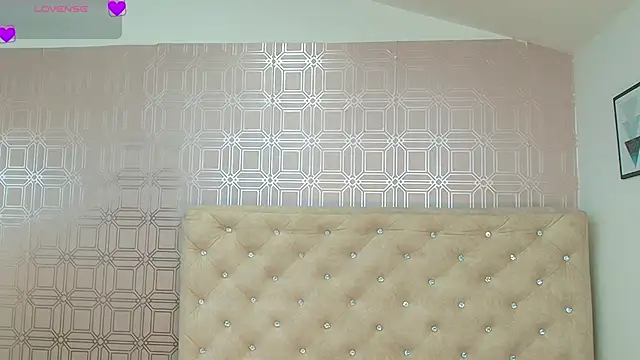 Snapshot of Sara_Desire chatting on January 19, 12:28 pm Sara Desire online show from January 19, 12:28 pm