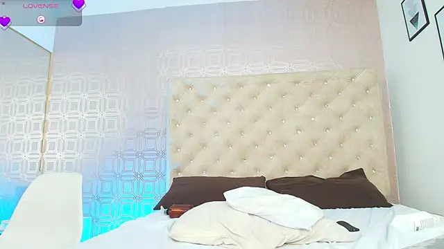 Snapshot of Sara_Desire chatting on January 31, 9:59 pm Sara Desire online show from January 31, 9:59 pm