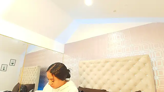 Snapshot of Sara_Desire chatting on February 1, 12:26 pm Sara Desire online show from February 1, 12:26 pm