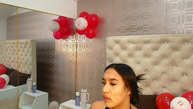 Snapshot of Sara_Desire chatting on February 11, 12:58 pm Sara Desire online show from February 11, 12:58 pm