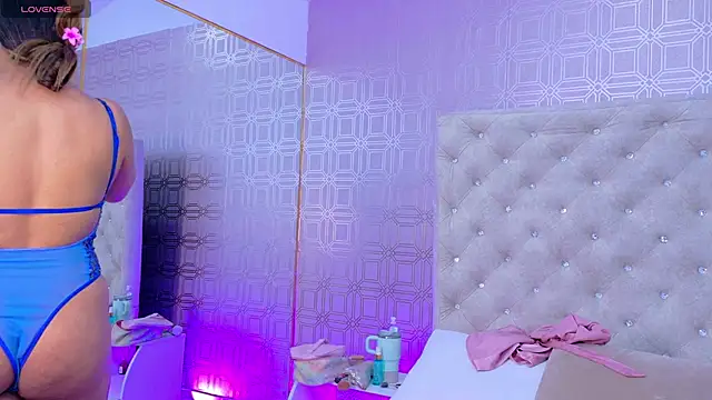 Snapshot of Sara_Desire chatting on October 9, 12:25 pm Sara Desire online show from October 9, 12:25 pm