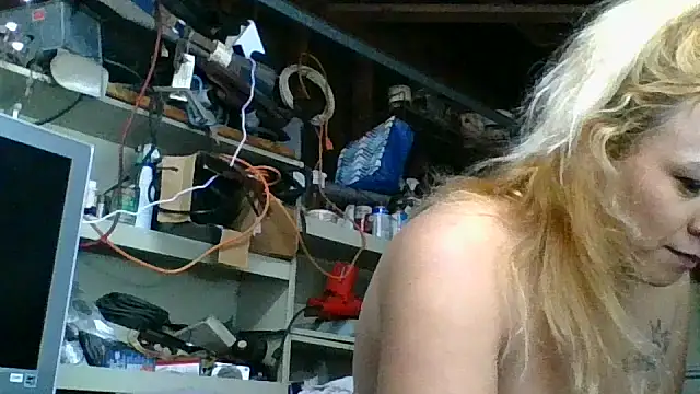 allissonw13 online show from November 6, 11:44 am