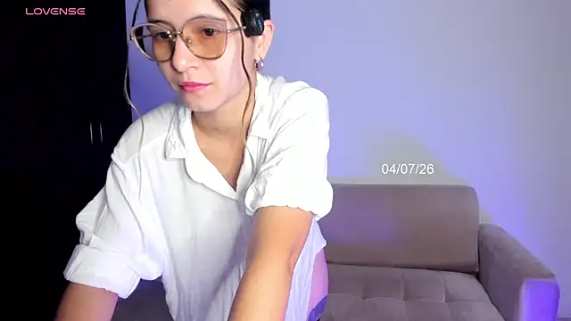 Snapshot of Lilacutte_ chatting on July 4, 9:48 am Lilacutte online show from July 4, 9:48 am