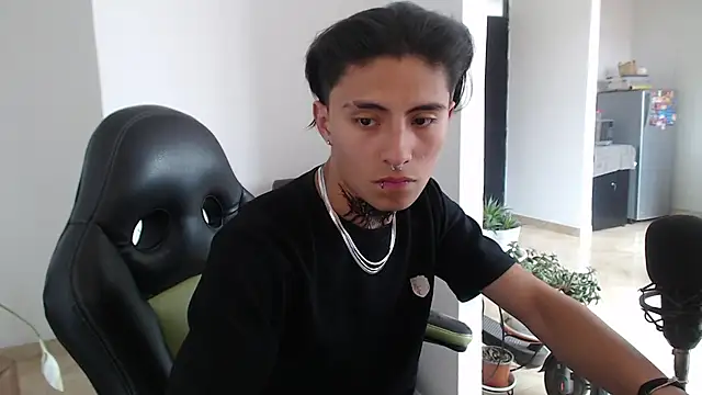 Snapshot of jay_dimarco2 chatting on December 1, 3:39 pm jay dimarco2 online show from December 1, 3:39 pm