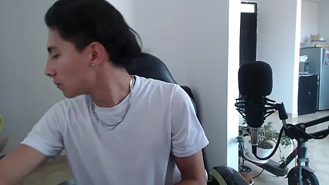 Snapshot of jay_dimarco2 chatting on December 21, 6:04 pm jay dimarco2 online show from December 21, 6:04 pm