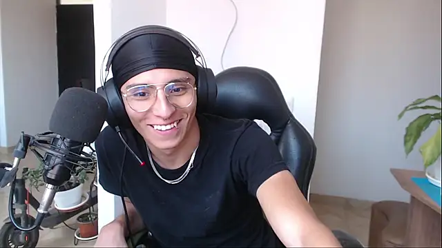 Snapshot of jay_dimarco2 chatting on February 9, 5:28 pm jay dimarco2 online show from February 9, 5:28 pm