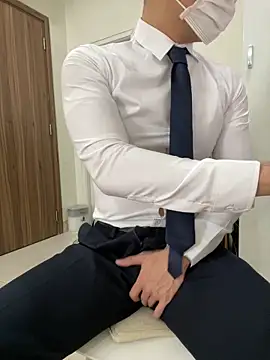 harrylouis1357 online show from December 14, 8:13 am