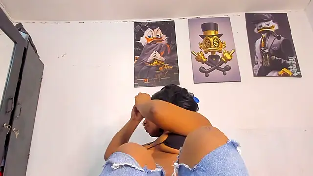 Snapshot of kriixtybrown chatting on January 27, 11:43 pm kriixtybrown online show from January 27, 11:43 pm