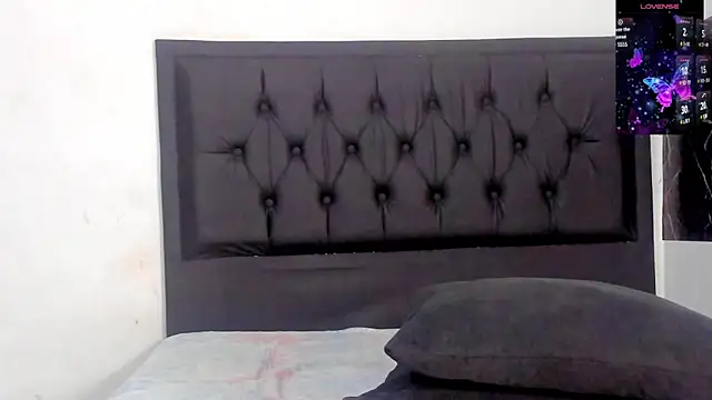 Snapshot of kriixtybrown chatting on February 22, 9:48 pm kriixtybrown online show from February 22, 9:48 pm