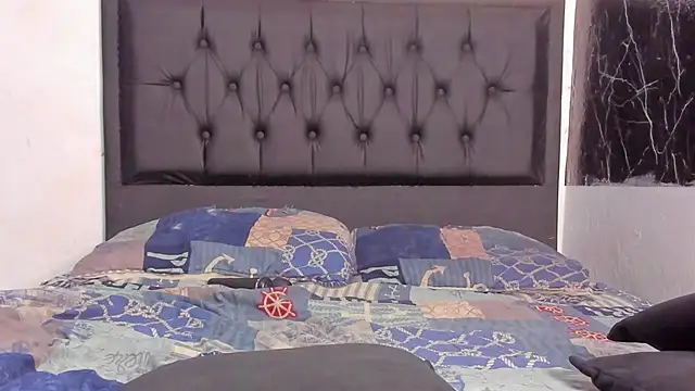 Snapshot of kriixtybrown chatting on October 2, 6:04 pm kriixtybrown online show from October 2, 6:04 pm