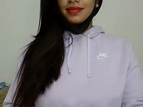 Snapshot of sparkling_queen chatting on December 12, 3:32 am sparkling queen online show from December 12, 3:32 am