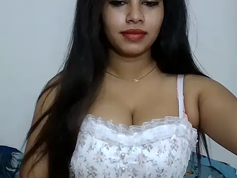 Snapshot of sparkling_queen chatting on March 1, 2:48 am sparkling queen online show from March 1, 2:48 am