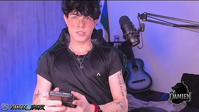 Snapshot of cinnamon_boyxxx chatting on September 29, 1:22 am cinnamon boyxxx online show from September 29, 1:22 am