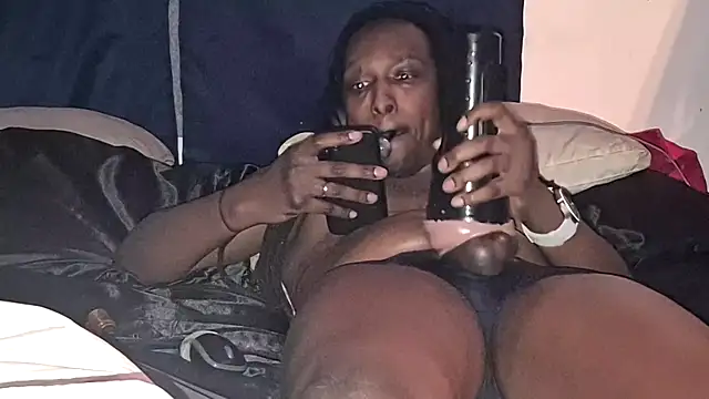 Snapshot of suzyswallowsxxx704 chatting on February 8, 2:20 pm suzyswallowsxxx704 online show from February 8, 2:20 pm