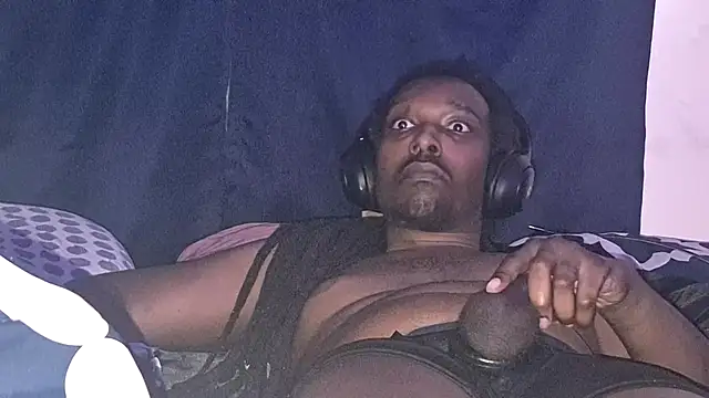 Snapshot of suzyswallowsxxx704 chatting on March 3, 6:25 pm suzyswallowsxxx704 online show from March 3, 6:25 pm