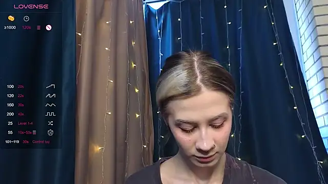 Snapshot of christy_memeow chatting on April 12, 1:16 pm christy memeow online show from April 12, 1:16 pm