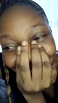 Snapshot of Midnight_Clique_ chatting on December 13, 7:04 am Midnight Clique online show from December 13, 7:04 am