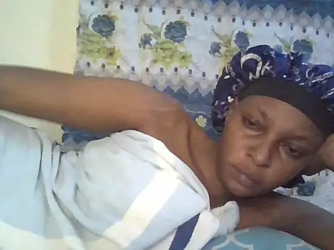 Snapshot of Midnight_Clique_ chatting on November 2, 9:28 pm Midnight Clique online show from November 2, 9:28 pm