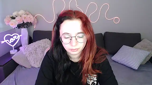 Mini Diva online show from November 18, 9:03 am