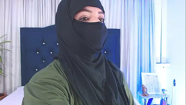 Snapshot of Uzra_hayed chatting on March 13, 10:21 pm Uzra hayed online show from March 13, 10:21 pm