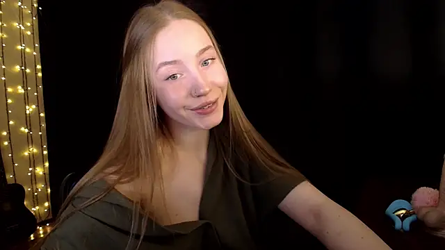 Snapshot of SindiWatsoon chatting on February 9, 2:21 pm SindiWatsoon online show from February 9, 2:21 pm