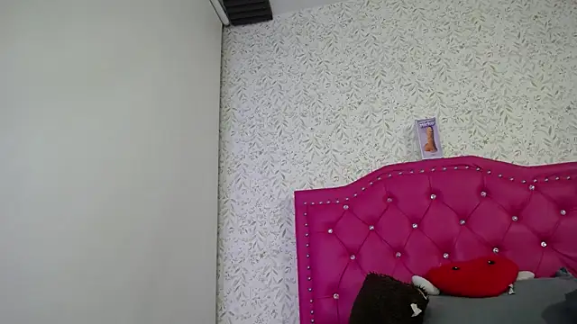 luly pink online show from October 23, 4:12 am