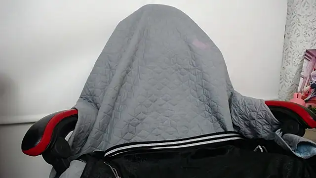 luly pink online show from November 12, 3:29 am