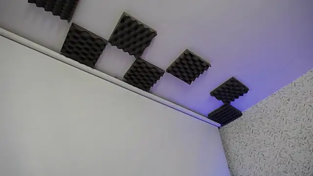 luly pink online show from November 25, 4:01 am