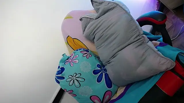 luly pink online show from December 3, 3:47 am