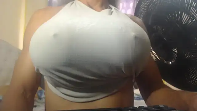 Snapshot of DanielaMuscleTS chatting on December 18, 7:53 pm DanielaMuscleTS online show from December 18, 7:53 pm