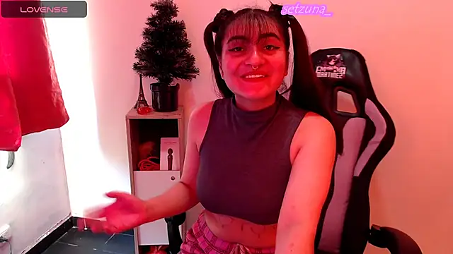 Snapshot of setzuna_ chatting on December 8, 8:15 pm setzuna  online show from December 8, 8:15 pm