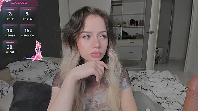 KellyBarton online show from December 19, 10:10 pm