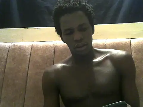 Snapshot of Bigras0011 chatting on July 11, 2:58 am Bigras0011 online show from July 11, 2:58 am