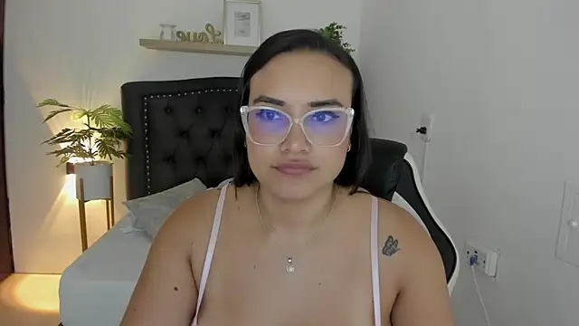 zoe danae  online show from February 3, 12:14 pm