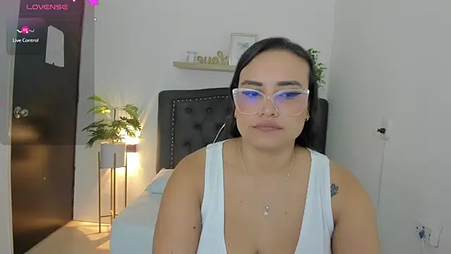 zoe danae  online show from February 8, 12:06 pm